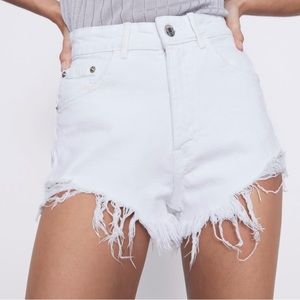 White distressed Zara shorts size 4
